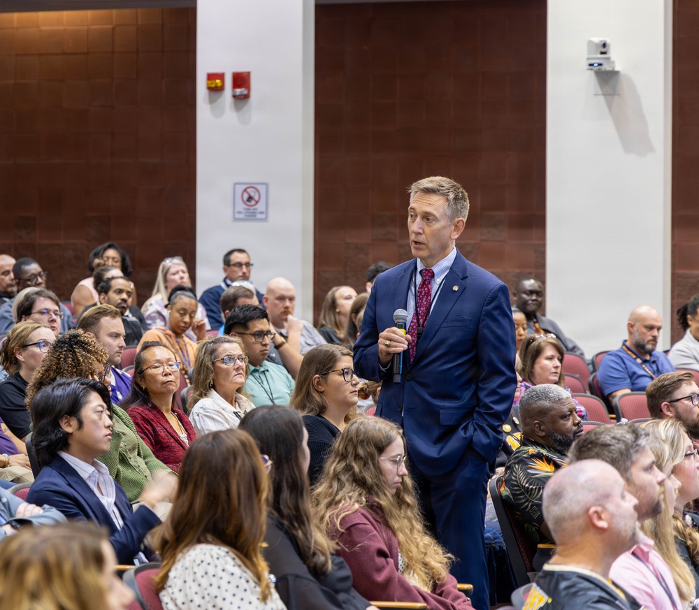 READY Forum connects employees to DLA mission, culture