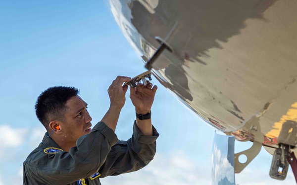 VR-1 Sailors complete C-37A pre-flight safety check