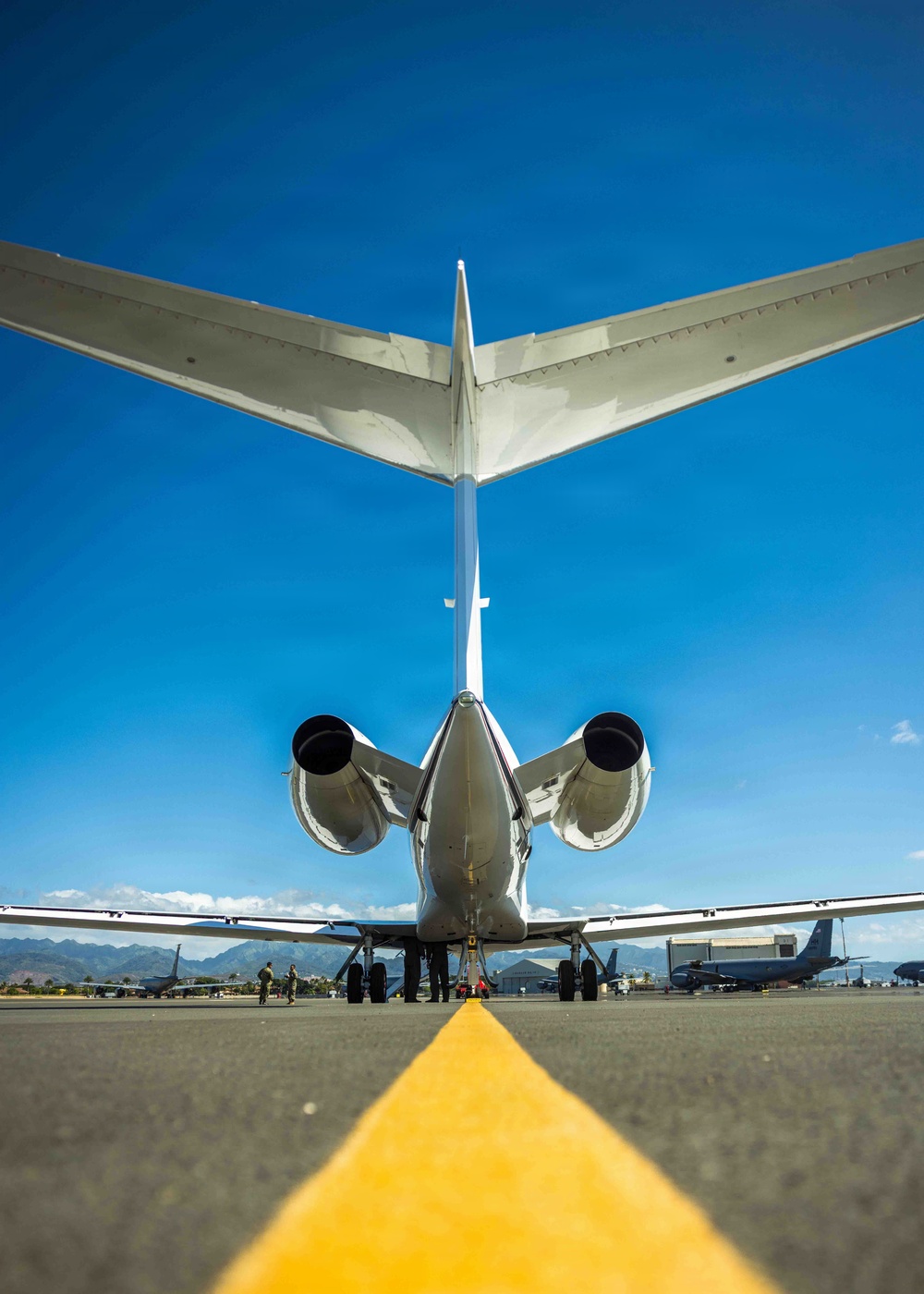 VR-1 Sailors complete C-37A pre-flight safety check