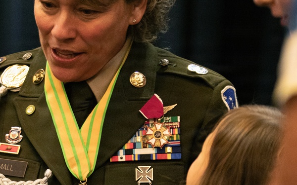 AKNG command senior enlisted leader Small hands reigns to Phlegar, celebrates retirement