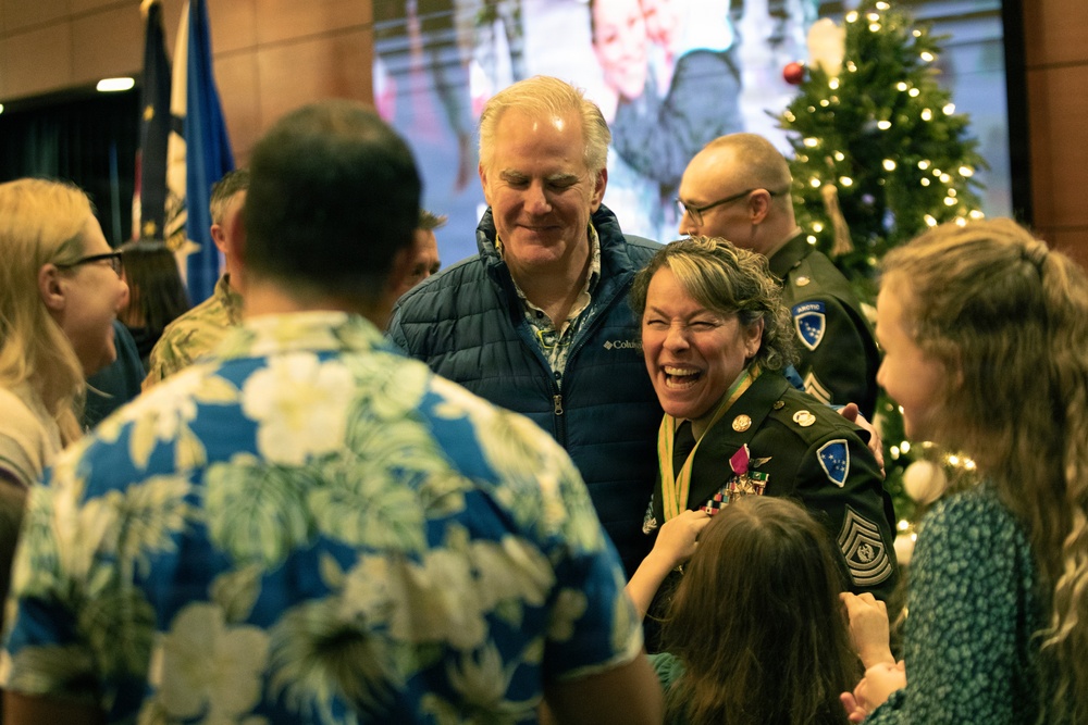 AKNG command senior enlisted leader Small hands reigns to Phlegar, celebrates retirement