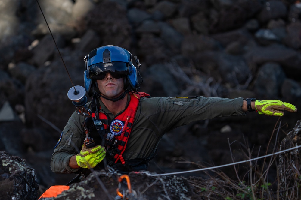 U.S. Coast Guard Air Station Barbers Point conducts cliffside training