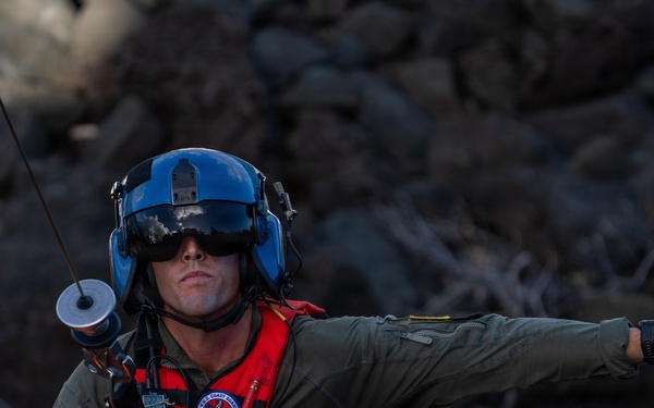 U.S. Coast Guard Air Station Barbers Point conducts cliffside training