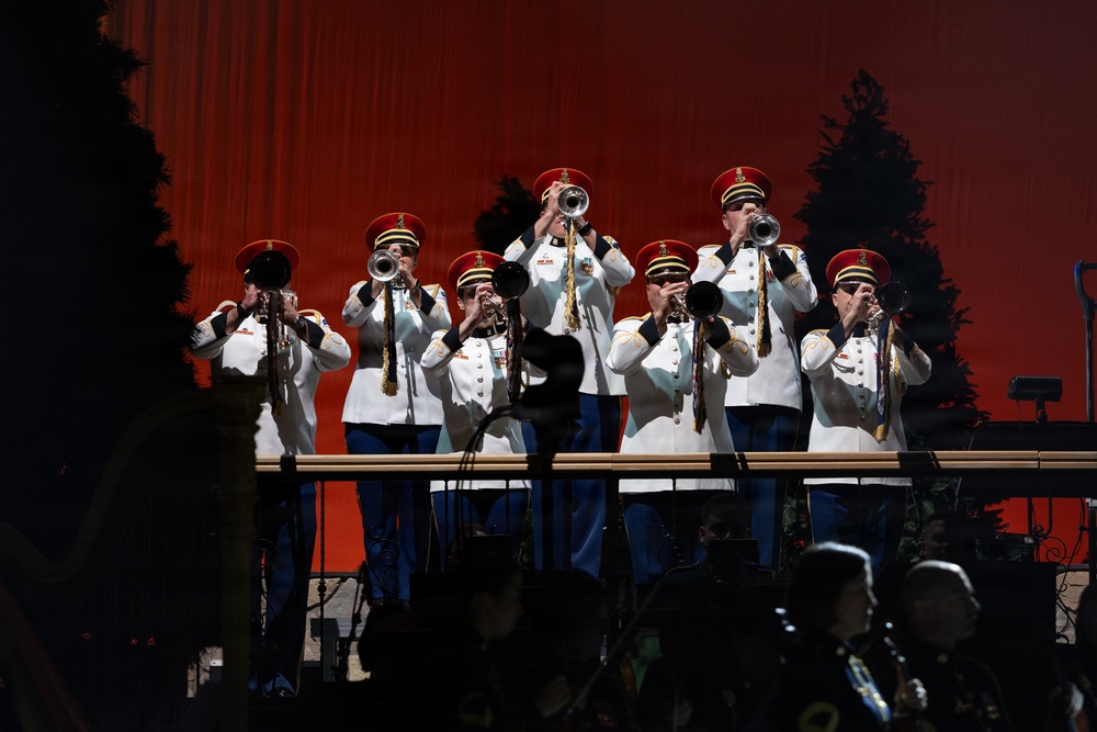US Army Band performs American Holiday Festival