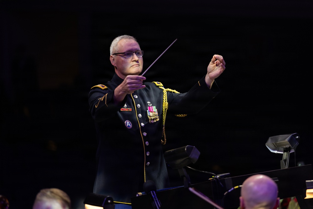 US Army Band performs American Holiday Festival