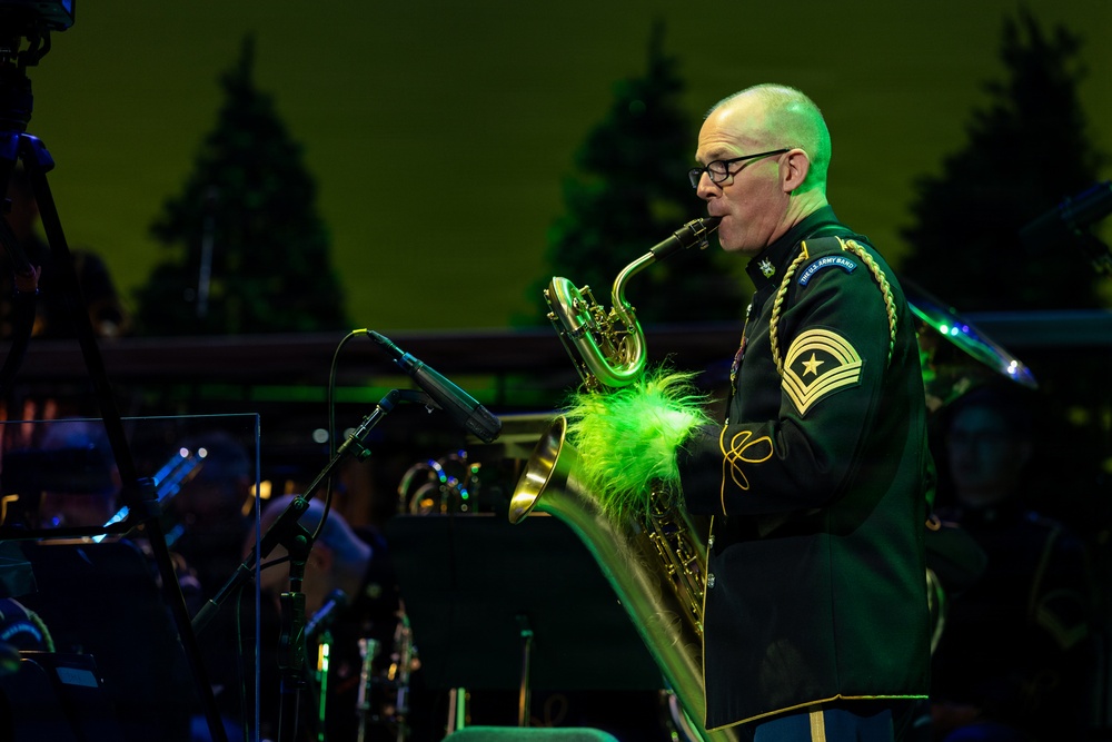 US Army Band performs American Holiday Festival