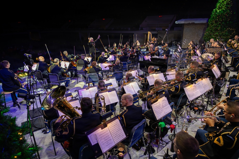 US Army Band performs American Holiday Festival