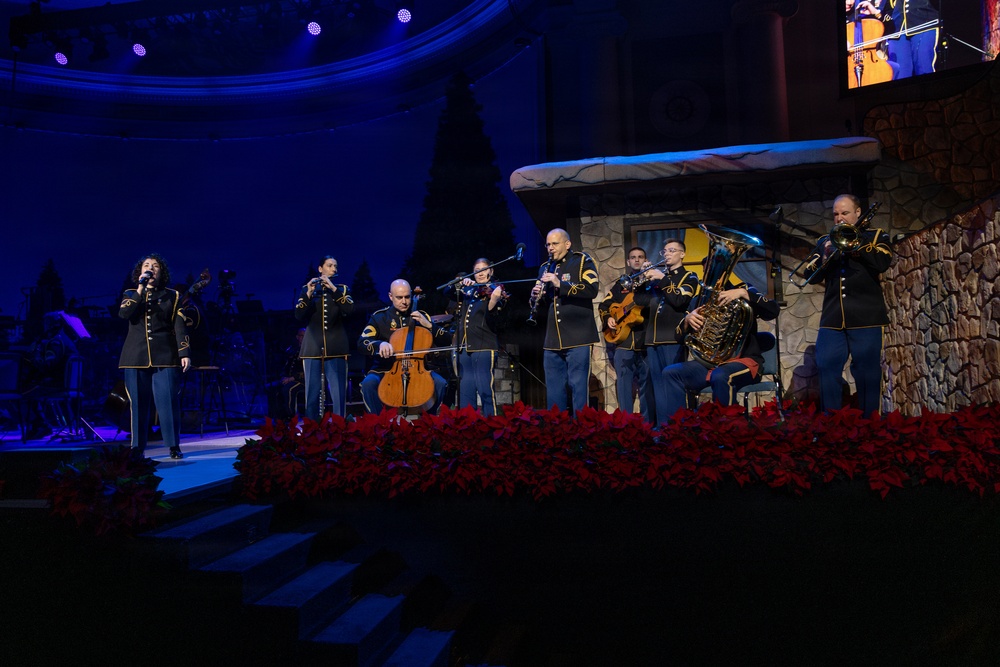 US Army Band performs American Holiday Festival