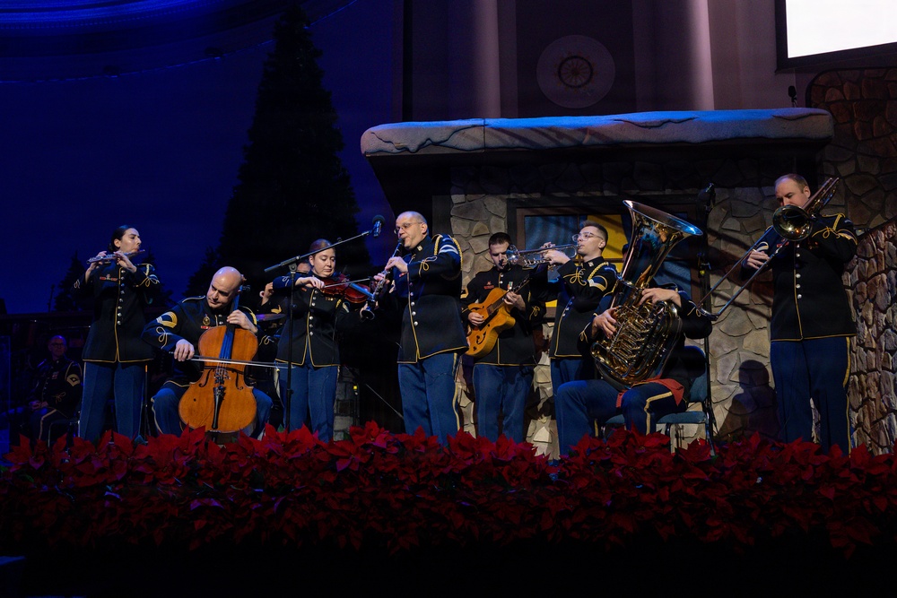 US Army Band performs American Holiday Festival