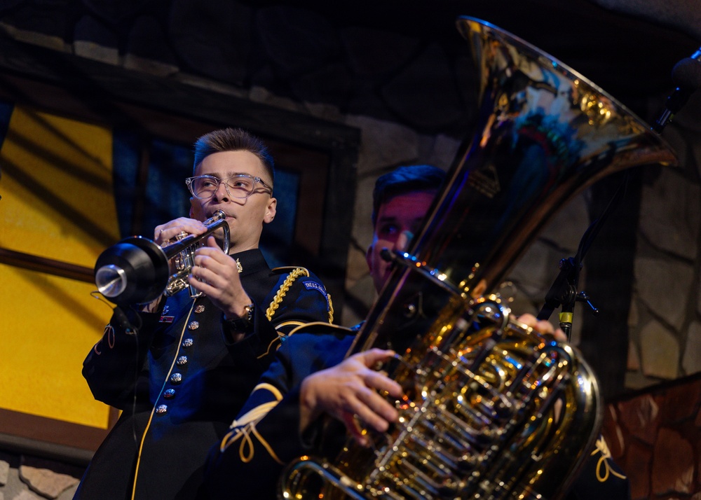 US Army Band performs American Holiday Festival