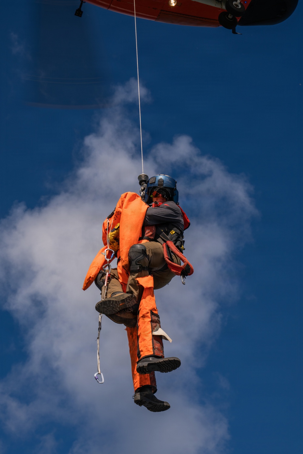 U.S. Coast Guard Air Station Barbers Point conducts cliffside training