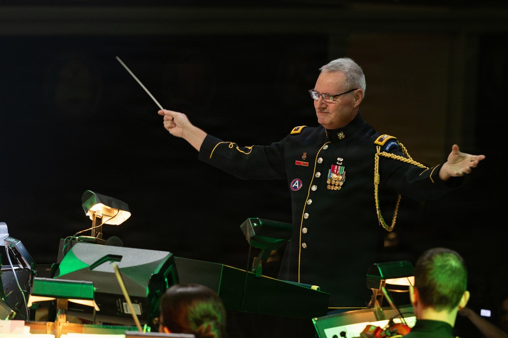 US Army Band performs American Holiday Festival