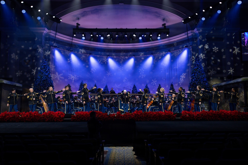 US Army Band performs American Holiday Festival