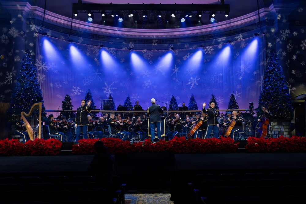 US Army Band performs American Holiday Festival