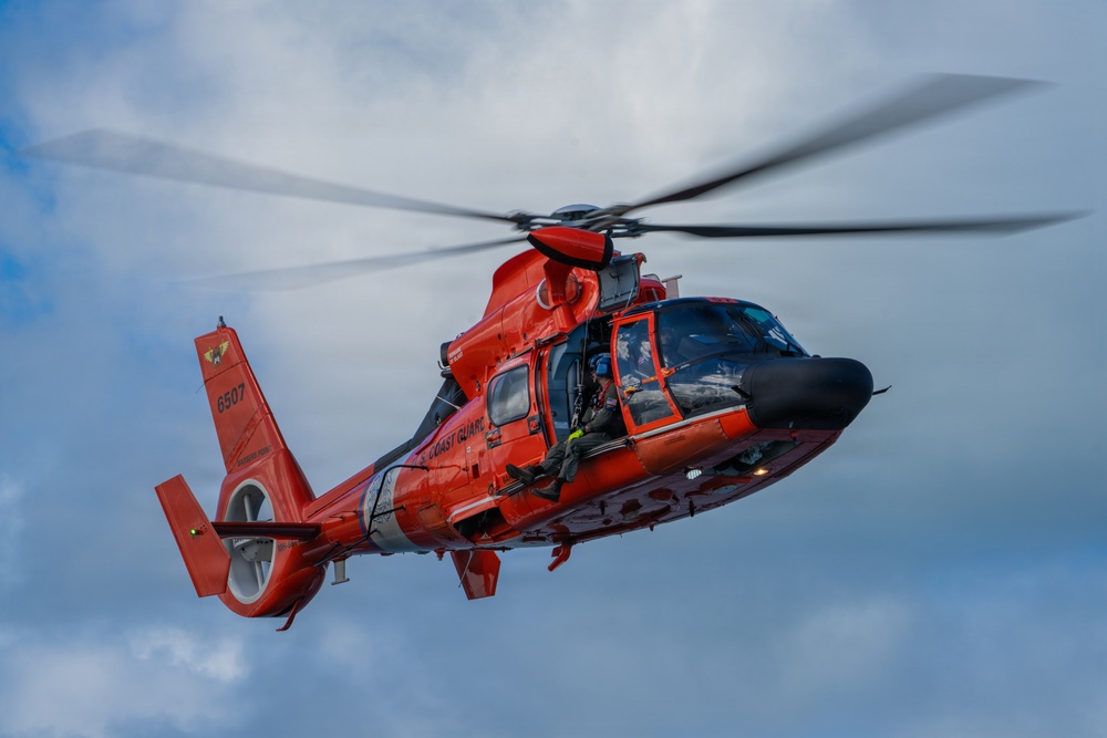 U.S. Coast Guard Air Station Barbers Point conducts cliffside training