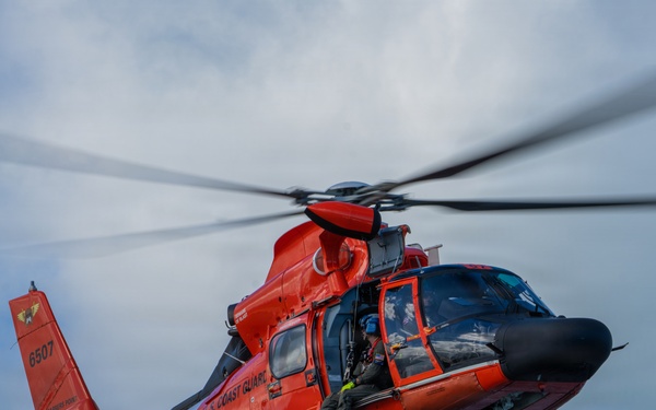 U.S. Coast Guard Air Station Barbers Point conducts cliffside training