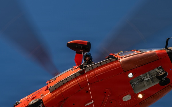 U.S. Coast Guard Air Station Barbers Point conducts cliffside training