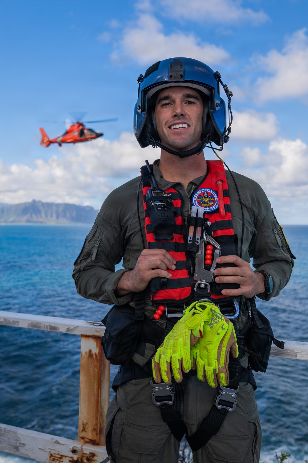 U.S. Coast Guard Air Station Barbers Point conducts cliffside training