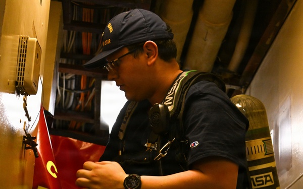 USCGC Polar Star conducts toxic gas drill, moors at Pearl Harbor, Hawaii