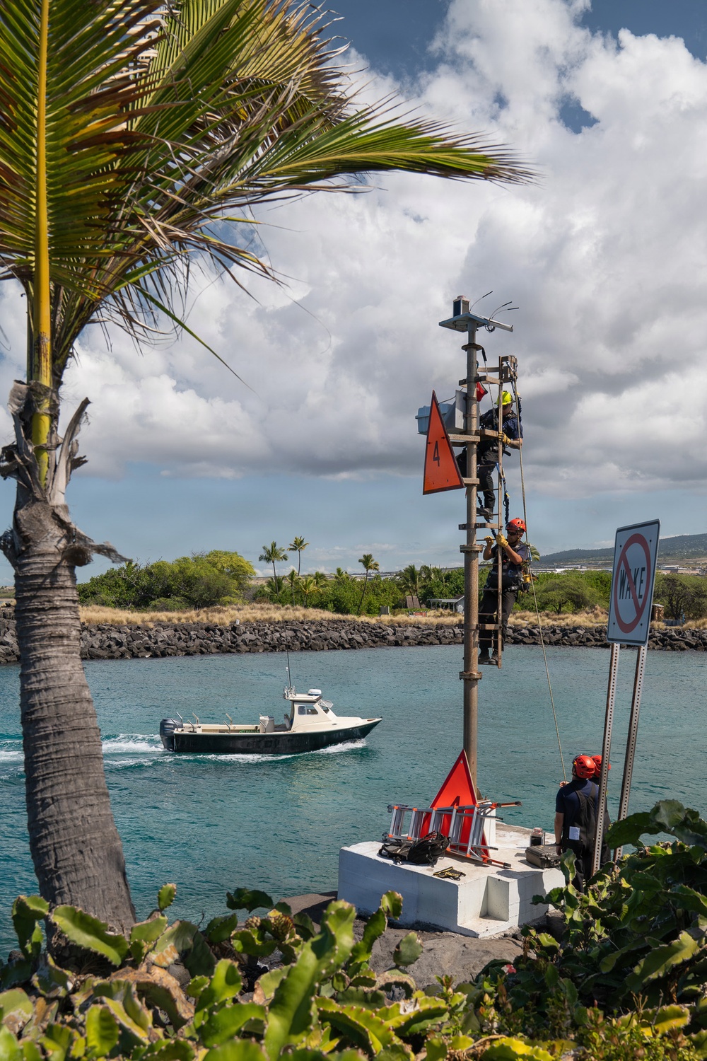 U.S. Coast Guard Aids to Navigation Team Honolulu conducts maintenance on Big Island