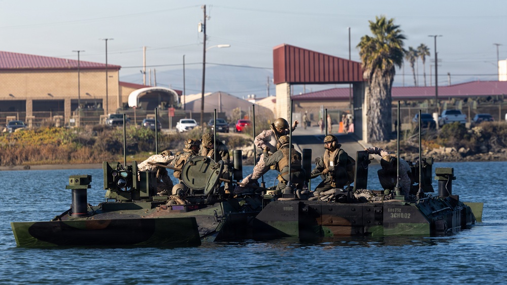 11th MEU Conducts ACV Water Integration Training Program and Surf Qualification