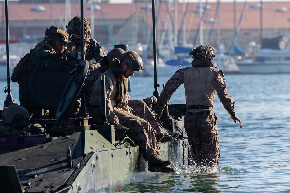 11th MEU Conducts ACV Water Integration Training Program and Surf Qualification