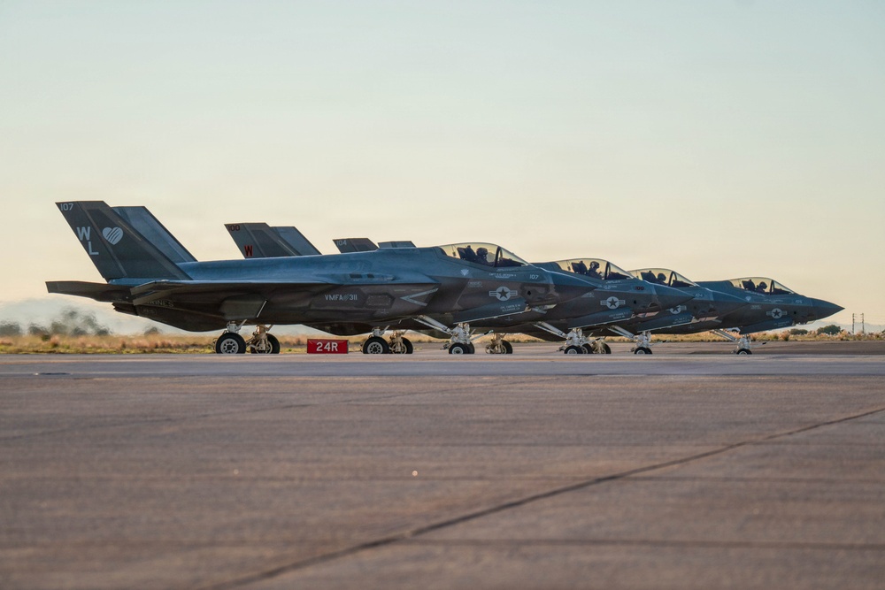 Steel Knight 25: F-35C, F/A-18 fighter jets depart Miramar for Mather node operations