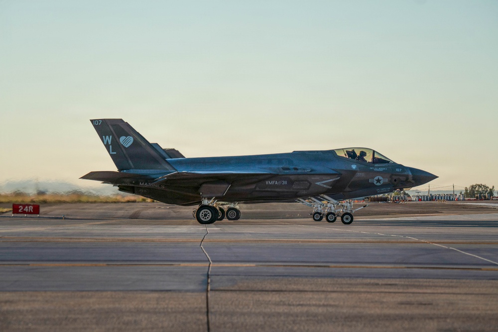Steel Knight 25: F-35C, F/A-18 fighter jets depart Miramar for Mather node operations