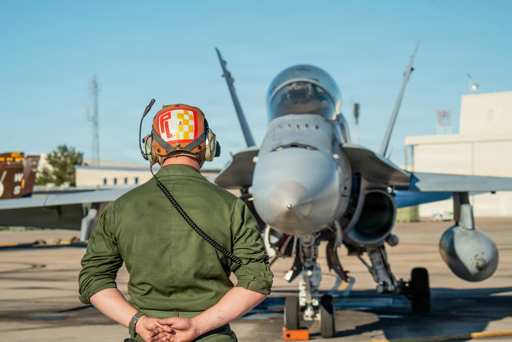 Steel Knight 25: F-35C, F/A-18 fighter jets depart Miramar for Mather node operations