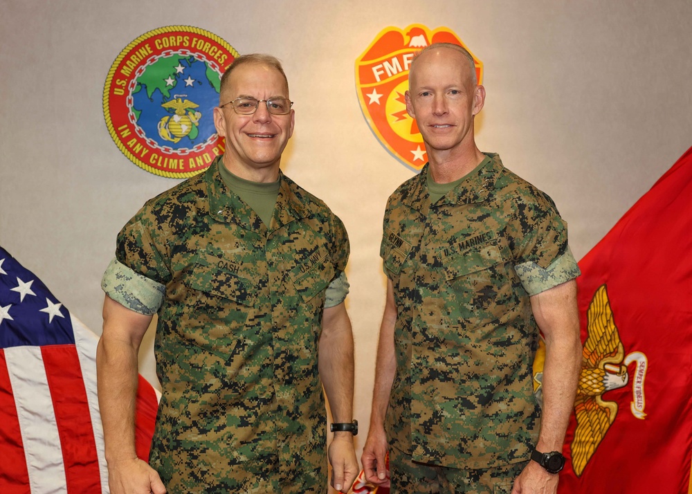 MARFORPAC commander meets with the 21st Chaplain of the USMC