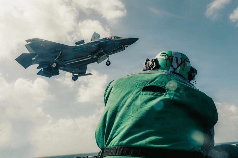 31st MEU | F-35B Fight Operations aboard USS Tripoli