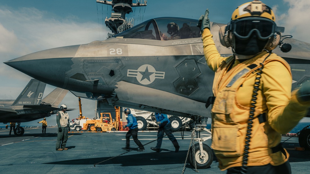 31st MEU | F-35B Fight Operations aboard USS Tripoli
