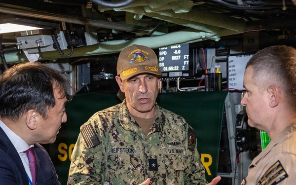 USS Hawaii (SSN 776) hosts members of the Japan Ministry of Defense and the Japan Ministry of Foreign Affairs