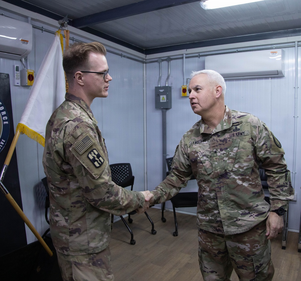 CJTF-OIR Commanding General pays a visit to the 115th Field Hospital during a battlefield circulation