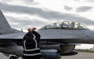 Senior leaders take to the skies: familiarization flight with Col. Diers &amp; Col. Gatto