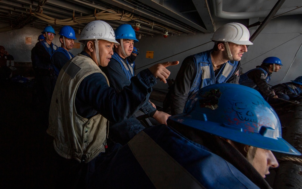 George Washington Conducts Fueling-at-Sea with Dewey