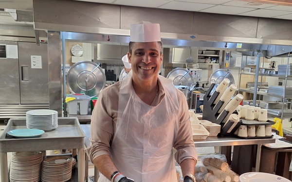 ​​NSA Souda Bay’s Minoan Taverna Hosts Thanksgiving Meal​