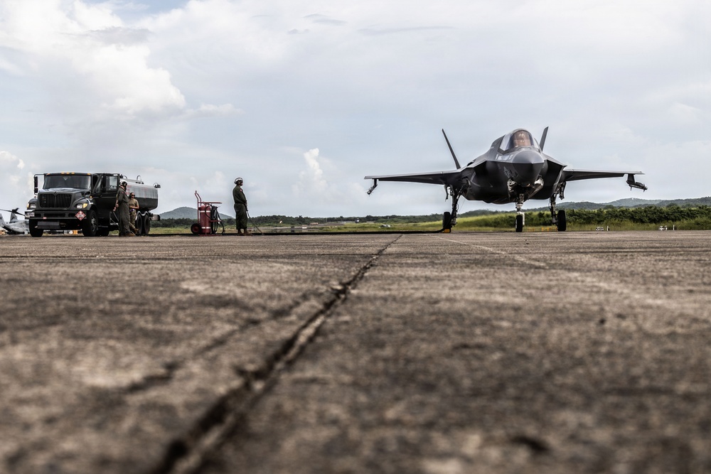 VMFA-225 conducts F-35B hot load in Puerto Rico
