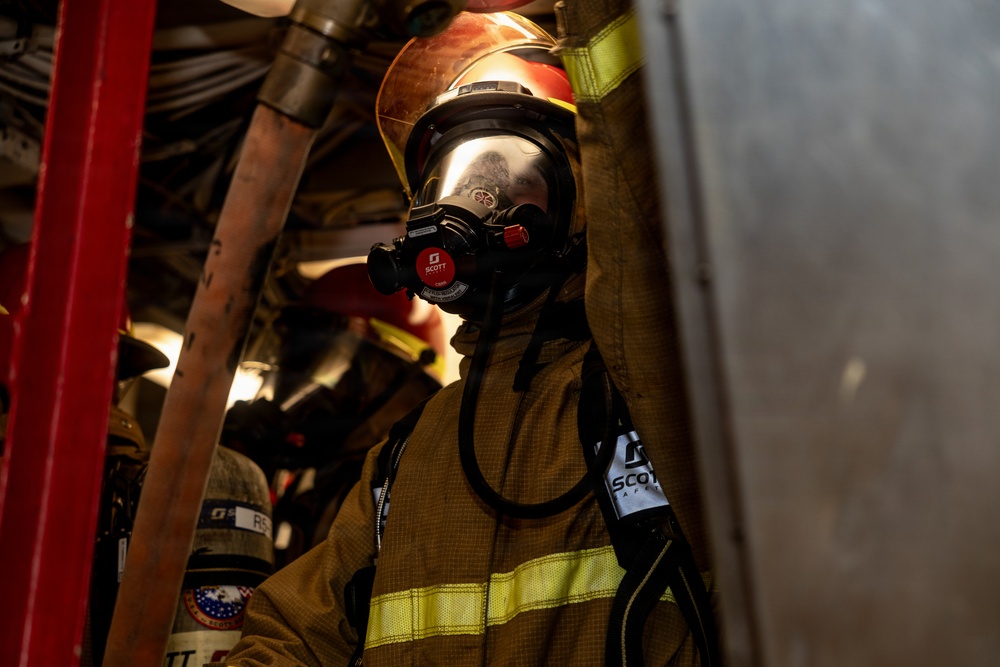 USS Gunston Hall (LSD 44) 8010