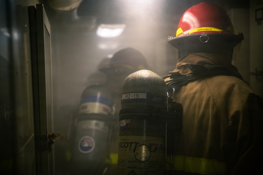 USS Gunston Hall (LSD 44) 8010