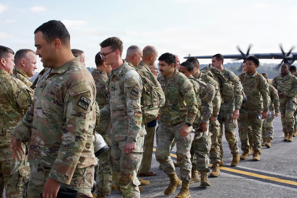Senior leaders greets line of Soldiers