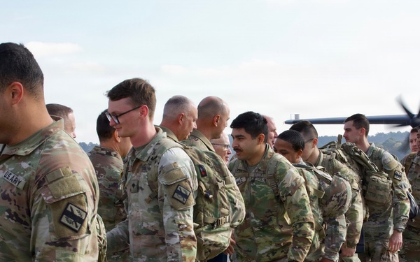 Senior leaders greets line of Soldiers