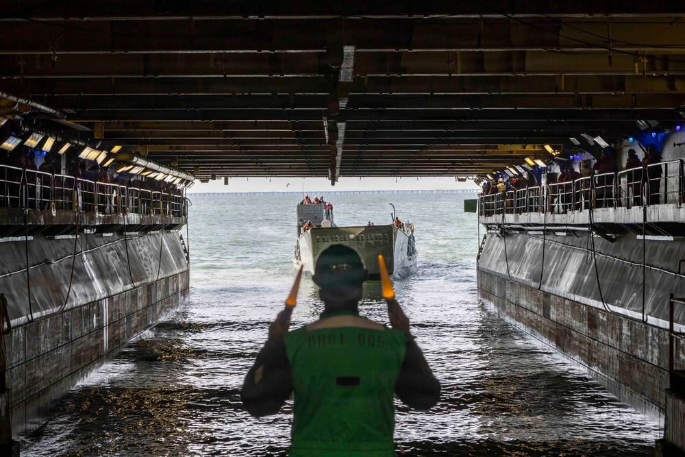 Kearsarge Conducts Well Deck Operations