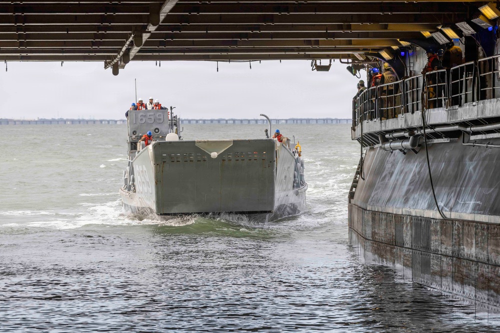 Kearsarge Conducts Well Deck Operation