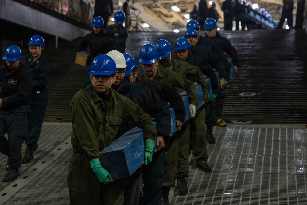 Kearsarge Conducts Shoring Evolution