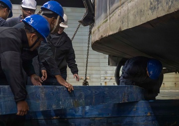 Kearsarge Conducts Shoring Evolution