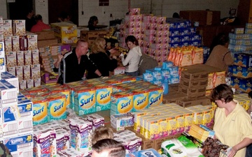 HAPPY BIRTHDAY! On Dec. 13, commissaries honor National Guard’s 389-year legacy