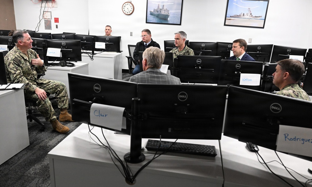 Commander, Naval Surface Mine Warfighting Development Center Visits Surface Warfare Technical Division and Surface Combat Systems Training Command