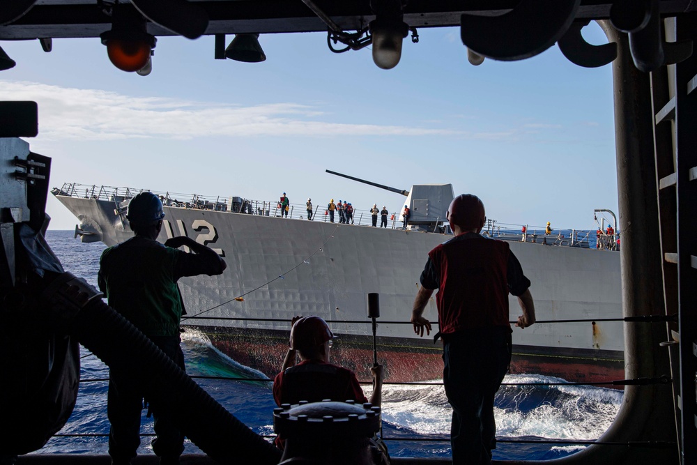 Abraham Lincoln conducts a fueling-at-sea with Michael Murphy