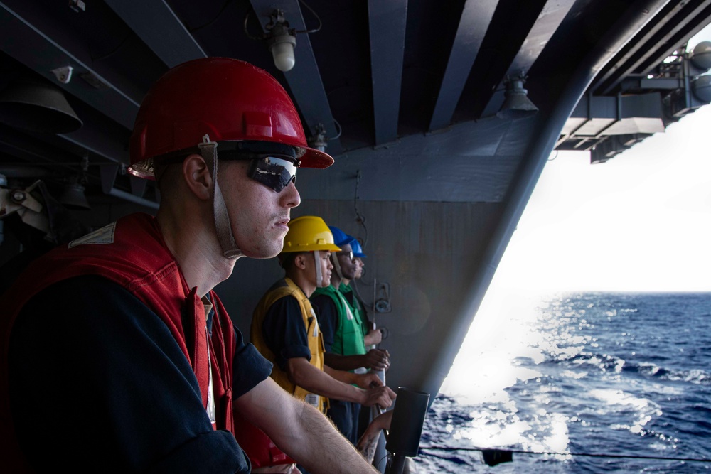 Abraham Lincoln conducts a fueling-at-sea with Michael Murphy
